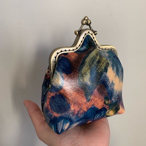 Chic Handsewn Genuine Leather Castle Shaped Kisslock Coin Purse & Chain - Picture 7 of 15